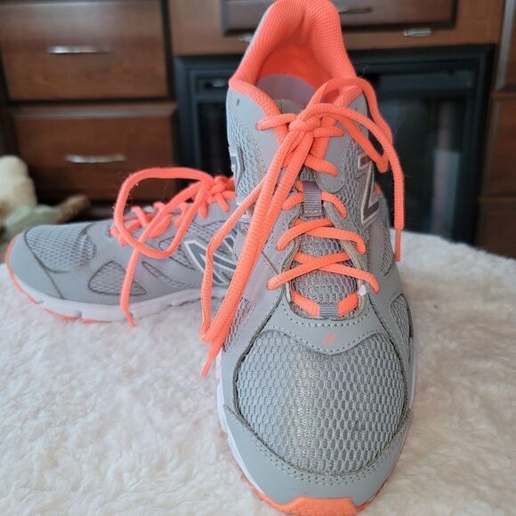 Womens New Balance  - Picture 1 of 10